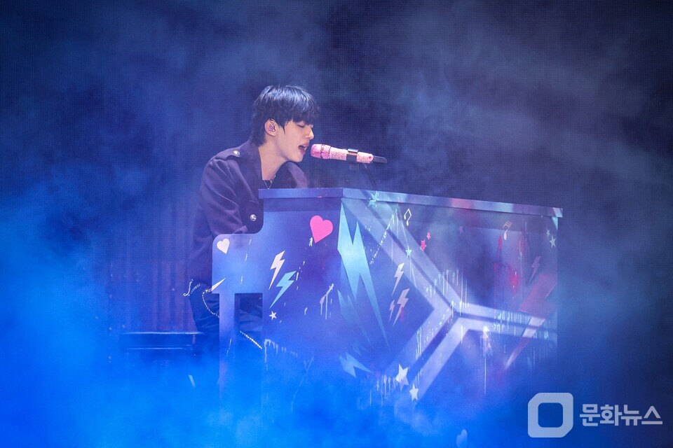 BTS 진, "아미들과 함께라 성공할 수 있었던 도전"/사진제공=하이브