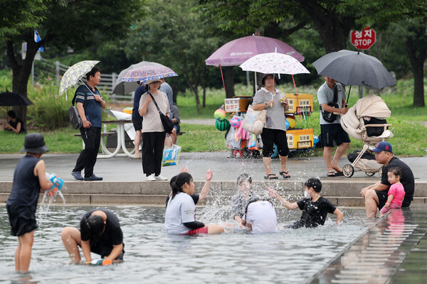 초복 앞두고 다시 읽는 복(伏)날…더위 속 삶의 철학/사진=연합뉴스