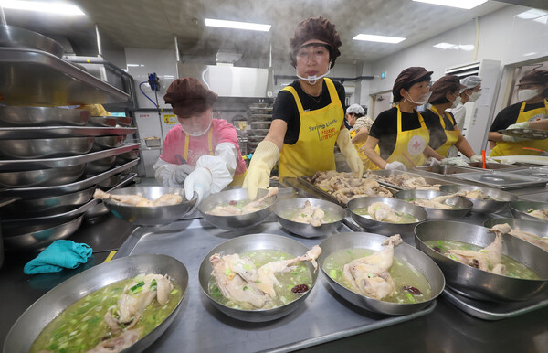 초복 앞두고 다시 읽는 복(伏)날…더위 속 삶의 철학/사진=연합뉴스