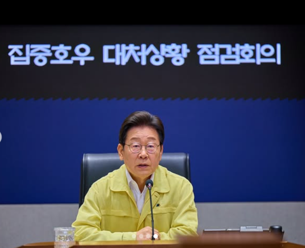 이재명 대통령, 집중호우 피해 대응 관련 긴급지시 모습.