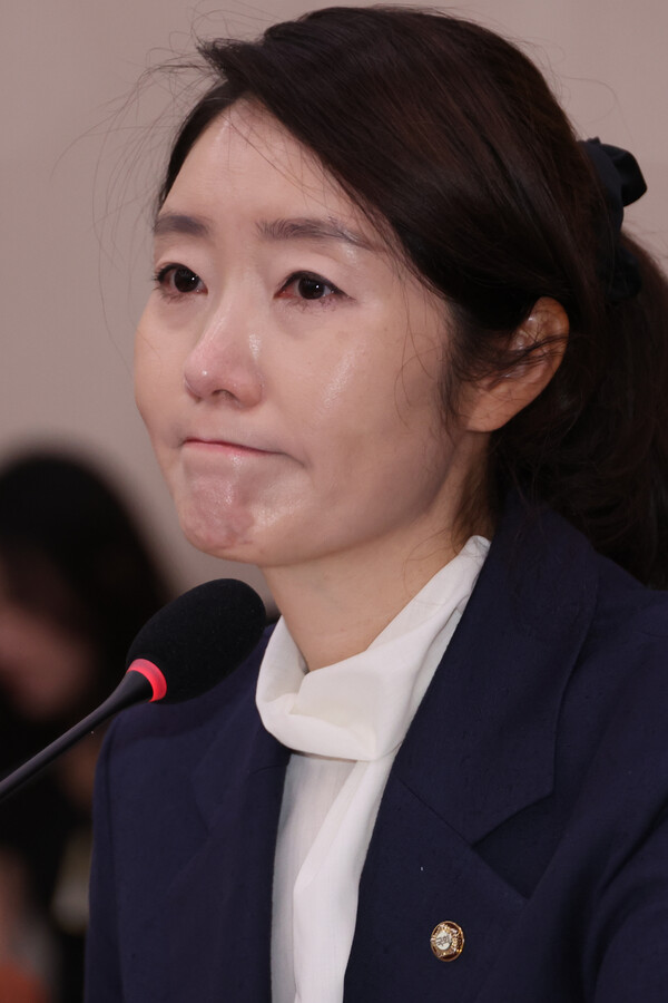 강선우 여성가족부 장관 후보자가 14일 국회 여성가족위원회에서 열린 인사청문회에서 발달장애 자녀에 대한 질문을 받고 있다. 2025.7.14