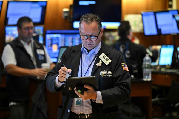 개인회생과 파산, 어느 쪽을 선택하는 것이 현명할까. / 사진=AFP/연합뉴스