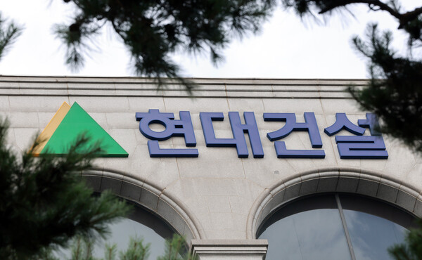 경찰, 현대건설·오산시 9시간 압수수색…옹벽 붕괴 책임 공방 본격화/사진=연합뉴스