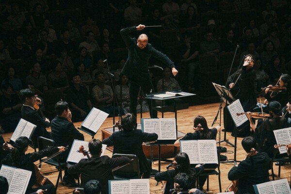 로렌스 르네스의 그런 오케스트라와 성악의 조화를 이끌어내는 지휘 스타일은 특별한 이목을 모았다. (사진: SAC)