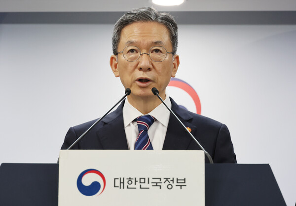 정성호 법무부 장관이 11일 서울 종로구 정부서울청사에서 8.15 광복절 특별사면 명단을 발표하고 있다. 2025.8.11 