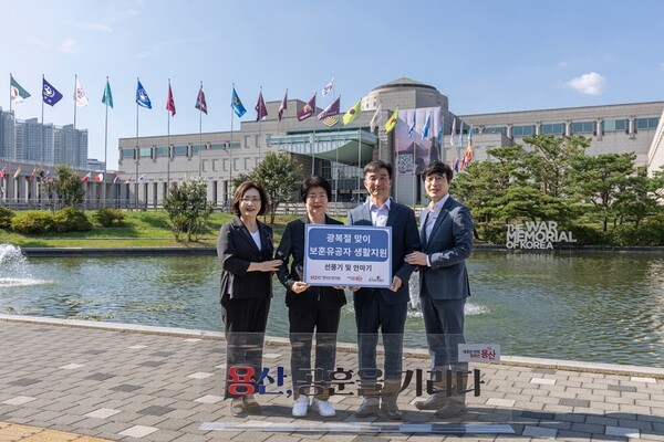 ‘광복 80주년 의미 더했다’…HDC현대산업개발, 용산 보훈유공자에 생활용품 전달 / 사진=HDC현대산업개발