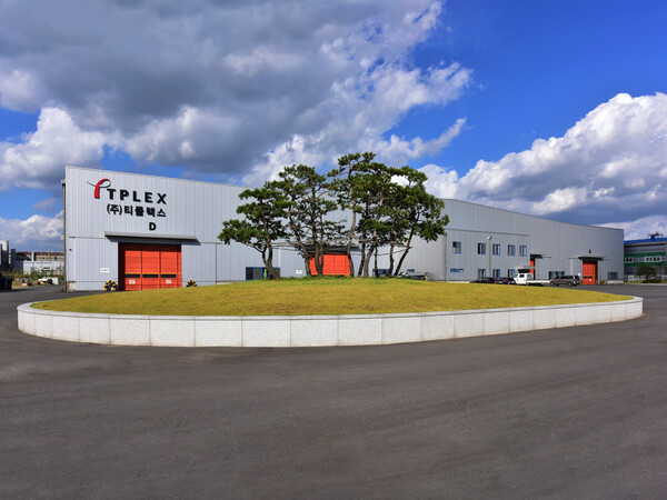 티플랙스는 지난 2014년 안산 MTV 1만  7천여평의 부지위에 현재의 모습으로 눈부신 성장을 이뤄냈다.