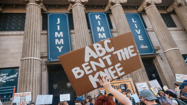 ‘지미 키멀 토크쇼 중단 뒤폭풍’…트럼프·FCC 압박에 美 방송계 ‘격랑’ / 사진=KBS