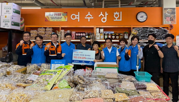 지난 25일, 광양제철소 인근의 중마전통시장에서 포스코PHP봉사단 주관 '착한 선결제' 활동이 진행됐다.