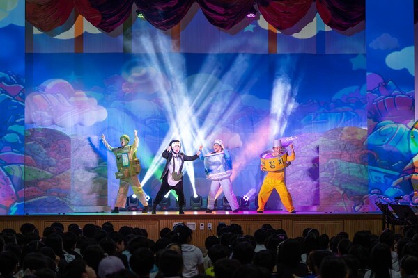 교보생명, 초등학교에서 환경 뮤지컬 선보여...아이들 마음에 분리배출 심다 / 사진=교보생명