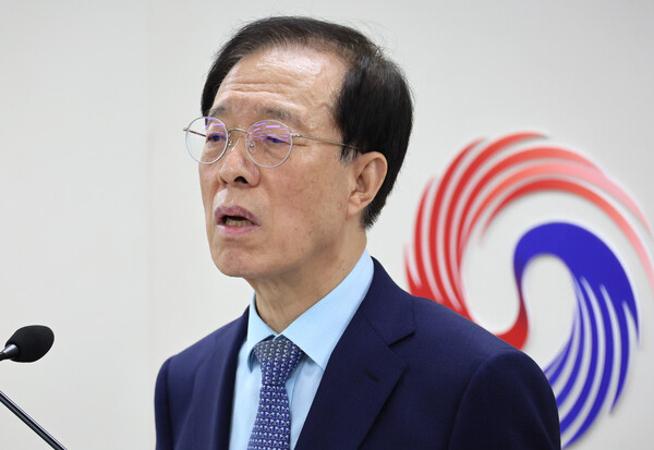 이석연 국민통합위원장이 30일 서울 종로구 정부서울청사 국민통합위원회 대회의실에서 기자간담회를 하고 있다. 연합뉴스