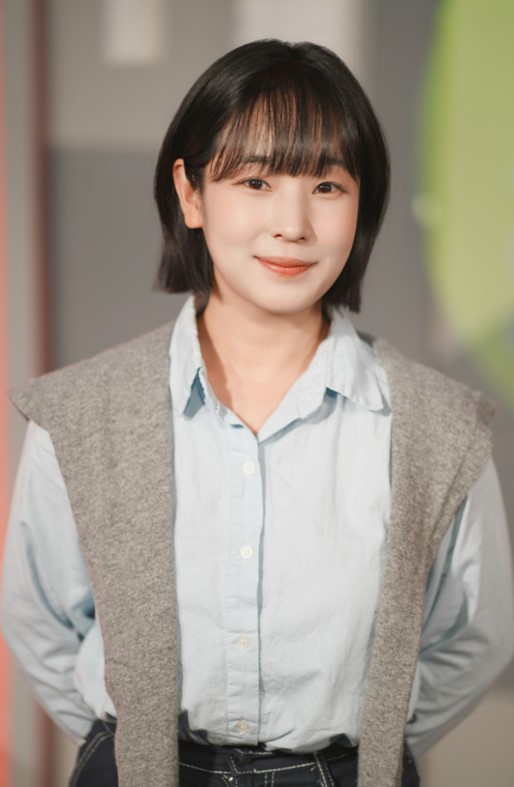 사진 = 연극 '운빨로맨스'에 출연 중인 전수희가 포즈를 취하고 있다. ⓒ 펀한엔터테인먼트 ·DPS컴퍼니