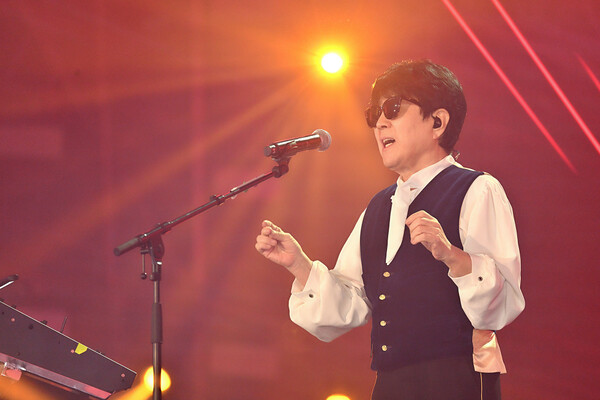 ‘가왕 조용필의 귀환’…KBS, 역대급 고척돔 무대 4K UHD로 생생하게 / 사진=조용필, 이 순간을 영원히