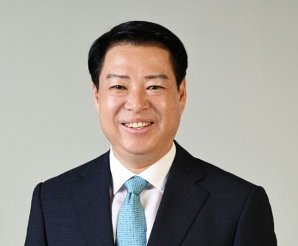                                                            박성현  전  여수광양항만공사 사장