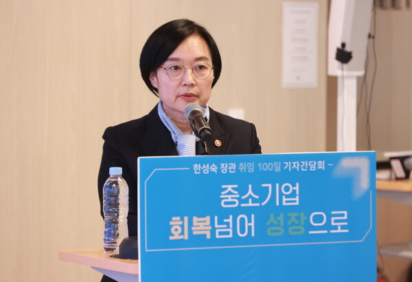 중소벤처기업부(장관 한성숙)가 5일 서울 팁스타운 GSC에서 취임 100일 기자간담회를 열고 지난 100일간의 주요 정책성과와 향후 추진 방향을 발표했다.