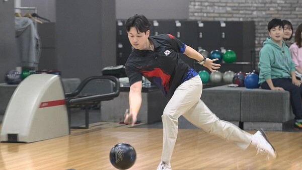 ‘소리 없이 뜨거운 볼링 맞대결’…EBS ‘세상을 비집고’ 데플림픽 도전 펼친다 / 사진=EBS