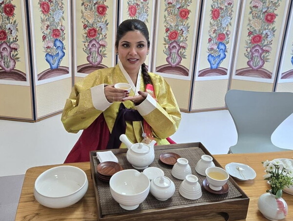 총 500만 명이 넘는 팔로워를 보유한 인도의 유명 인플루언서 3인이 1일 전남 영암군 구림한옥마을을 찾아 한복과 차 문화를 체험했다.