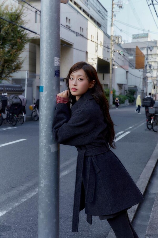 ‘64만 장 판매 신화’…로엠·츄, 겨울 코트로 직장인 취향 저격 / 사진=이랜드월드