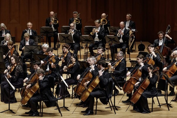 10월 한달 아시아 정상권의 오케스트라 내한공연도 있었지만 11월초의 로열 콘세르헤바우오케스트라나 베를린필급의 오케스트라 연주력은 또다른 어너더 레벨의 연주력을 펼쳐보인 것으로 평가할 만 하다. 