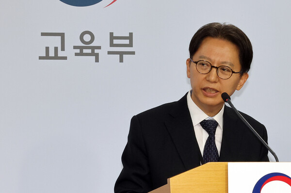 김창원 2026학년도 대학수학능력시험(수능) 출제위원장이 13일 정부세종청사 교육부 브리핑실에서 2026학년도 대학수학능력시험 출제방향에 관해 설명하고 있다. /세종=연합뉴스