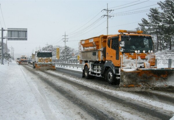 ‘24시간 제설체계 가동’…국토부, 겨울철 도로사고 총력 대응 예고 / 사진=대한민국 정책브리핑