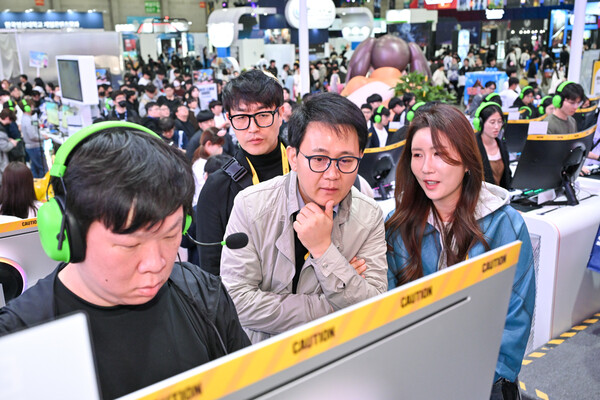 ‘이용자가 열광하는 순간이 혁신’…방준혁, ‘지스타 2025’ 현장서 유저 목소리 들어 / 사진=넷마블