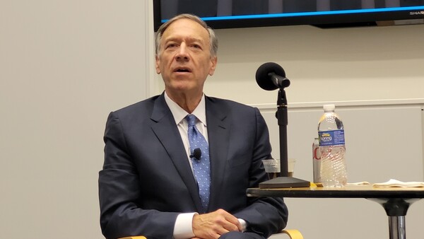 마이크 폼페이오 전 미국 국무부 장관이 17일(현지시간) 법무법인 대륙아주 주최 간담회에서 발언하고 있다. 워싱턴 연합뉴스