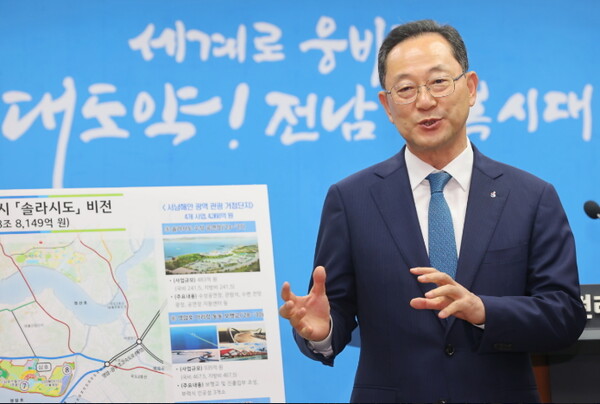 솔라시도 AI 데이터센터' 유치와 '분산에너지특구' 지정, 명 군수의 선제적 '에너지자립도시' 비전이 거둔 쾌거… 마산~산이 도로망 확충으로 '해남 전역 시너지' 노린다.  /사진제공=해남군