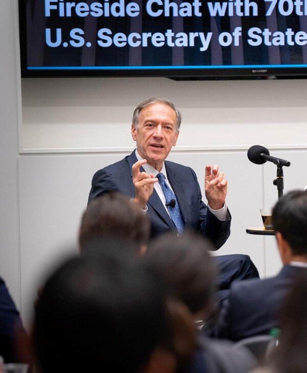 지난 17일(현지시간) 법무법인 대륙아주가 미국 워싱턴에서 개최한 간담회에서 발언하는 마이크 폼페이오 전 미국 국무장관. 대륙아주 제공