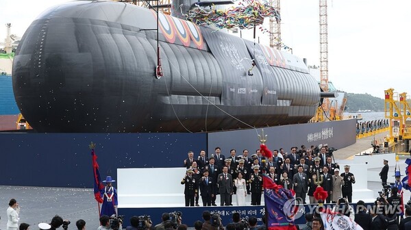 지난달 22일 경남 거제 한화오션에서 열린 장영실함(장보고-Ⅲ, Batch-Ⅱ 1번 함) 진수식 모습. 3600t급 장영실함은 수중작전 지속 일수가 기존함보다 향상됐고, 세계 최고 수준의 디젤 잠수함이다. 거제 연합뉴스