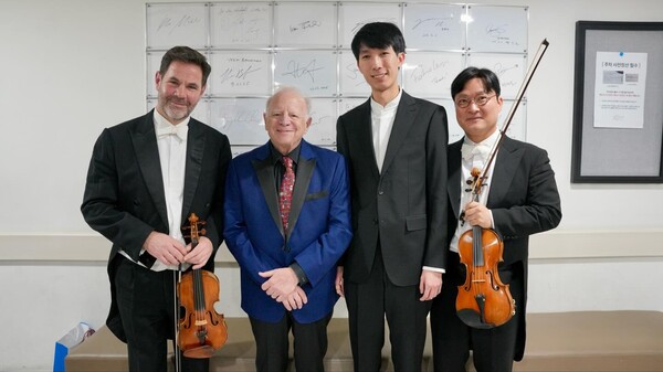 백스테이지에서 함께한? 쇼팽피아노콩쿠르 우승자 에릭 루와 미국계 노장 지휘자. 슬래트킨.?