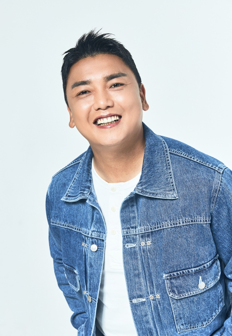 ** 로또 6/45 황금손 곽범, '선한 웃음'이 가져올 행운은? 그의 기부 스토리에 주목!
**