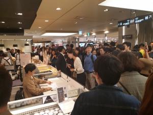 기안84, 순살게장 '밥순삭꽃게야' 전속모델… 팬사인회 인파 몰리며 성료 - 뉴스 썸네일 이미지