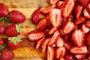 딸기, 사실은 채소?... 딸기에 대한 오해와 진실 < 건강정보 < 라이프 < 기사본문 - 문화뉴스