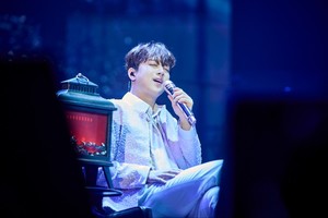 <b>이찬원</b>, 수원 <b>콘서트</b> '찬가' 성황리에 마무리...고(故) <b>현철</b> 추모