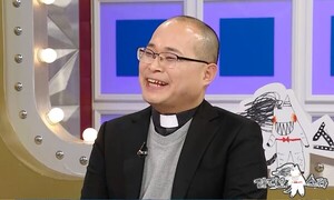 <b>하성용 신부</b>, '라디오스타'서 열혈사제 면모 과시