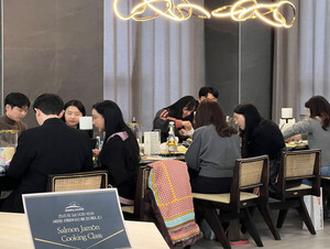 씨웰, 연어 하몽 쿠킹클래스 진행...'새로운 고객경험'에 도전 - 뉴스 썸네일 이미지