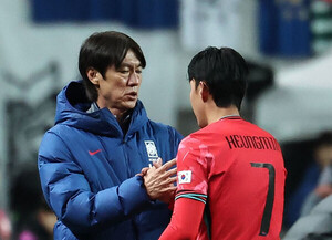 ESPN "한국, <b>월드컵</b> A조 2위로 <b>32강</b> 진출"