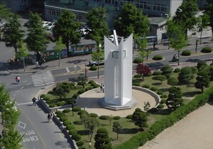부산대 시계탑 19년 만에 복원...동문·시민 306명 힘 보탰다 - 뉴스 썸네일 이미지